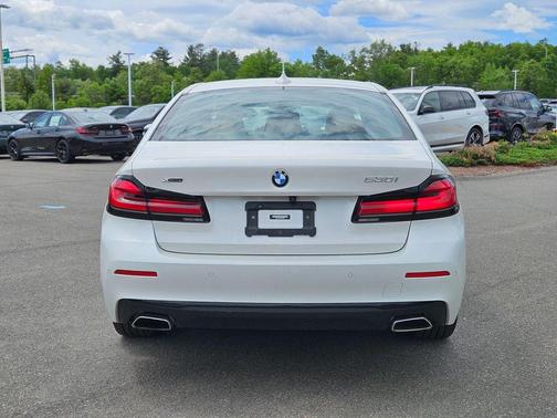 Mineral White Metallic 2022 BMW 530 i xDrive
