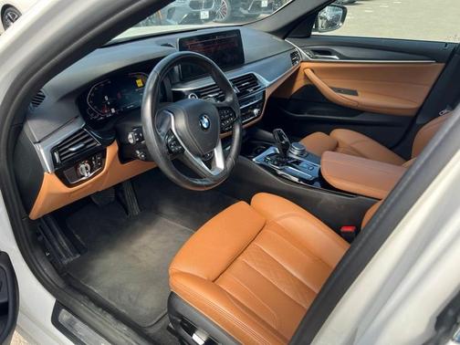 Mineral White Metallic 2022 BMW 530 i xDrive