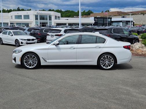 Mineral White Metallic 2022 BMW 530 i xDrive