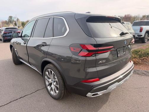 Gray Metallic 2026 BMW X5 xDrive40i