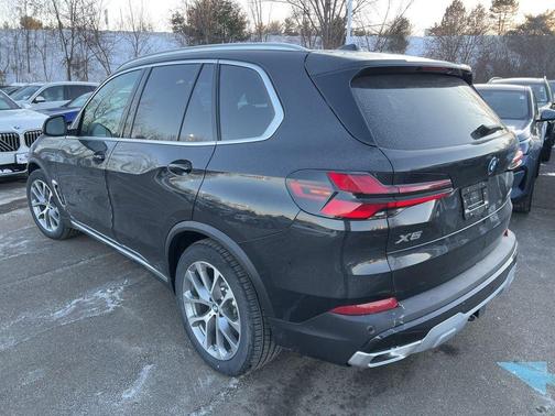 Black Sapphire Metallic 2026 BMW X5 PHEV xDrive50e
