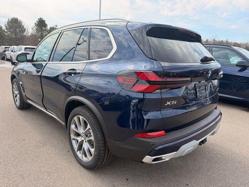 Tanzanite Blue II Metallic 2026 BMW X5 xDrive40i
