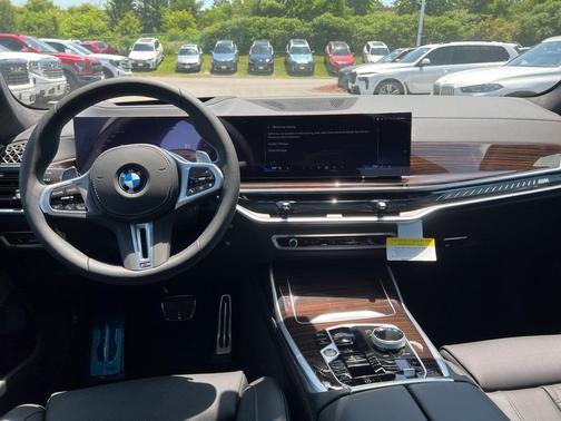 2026 BMW X7 M60i
