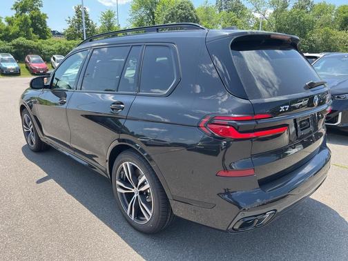 2026 BMW X7 M60i