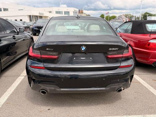 Black Sapphire Metallic 2022 BMW 330 i xDrive