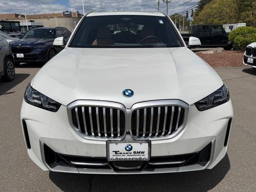 Mineral White Metallic 2026 BMW X5 PHEV xDrive50e