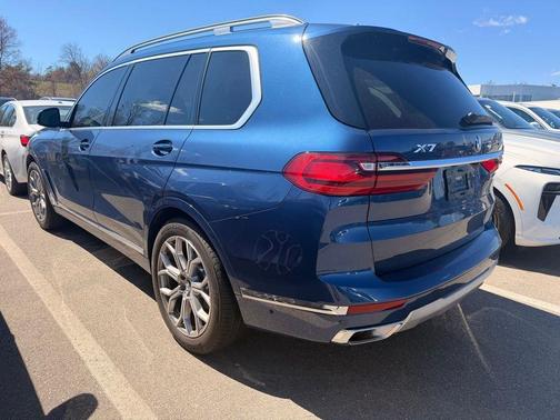 Phytonic Blue Metallic 2021 BMW X7 xDrive40i