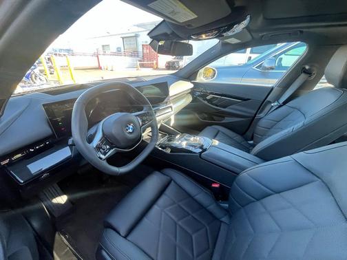 2026 BMW 530 i xDrive