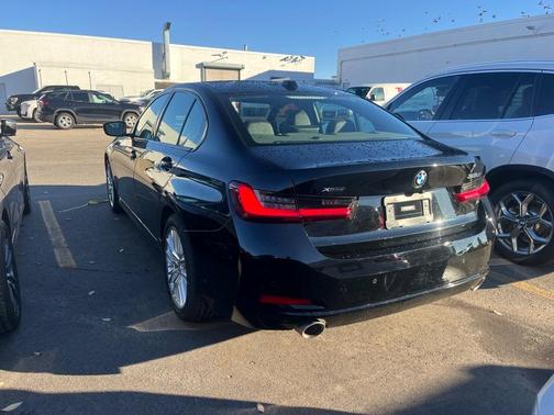 2023 BMW 330 i xDrive