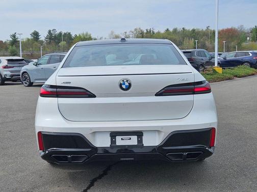 Mineral White Metallic 2023 BMW 760 760i xDrive