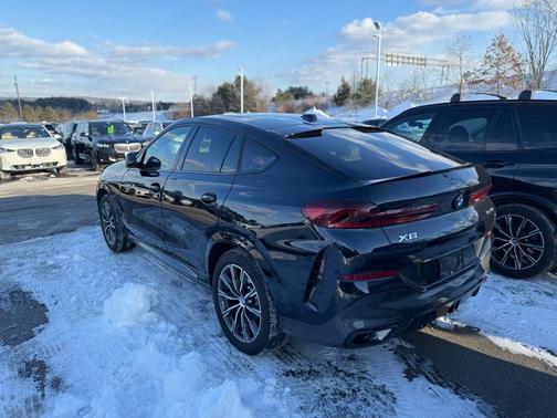 2025 BMW X6 xDrive40i