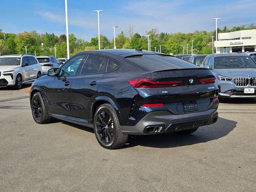 Carbon Black Metallic 2025 BMW X6 M60i