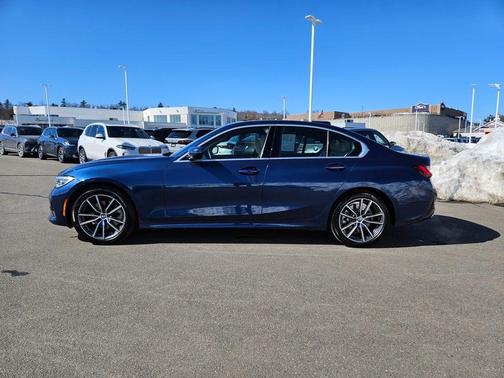 2022 BMW 330 i xDrive