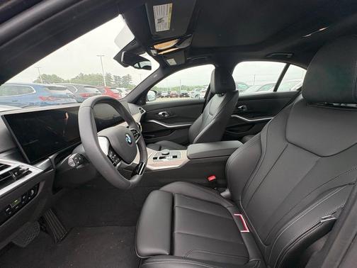 2025 BMW 330 i xDrive