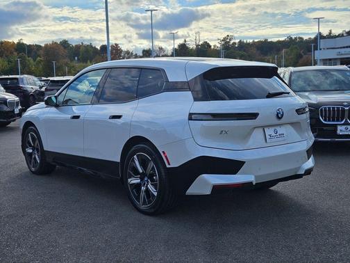 2025 BMW iX xDrive50