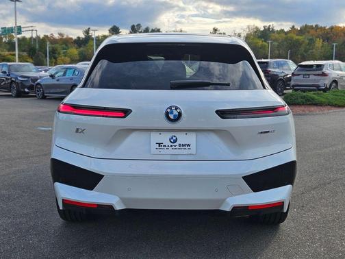 2025 BMW iX xDrive50