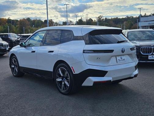 2025 BMW iX xDrive50