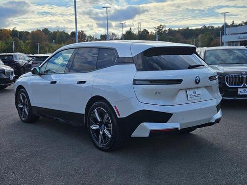 2025 BMW iX xDrive50