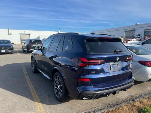 2025 BMW X5 M60i