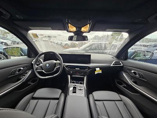 2025 BMW 330 i xDrive
