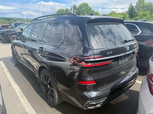 Black Sapphire Metallic 2025 BMW X7 M60i