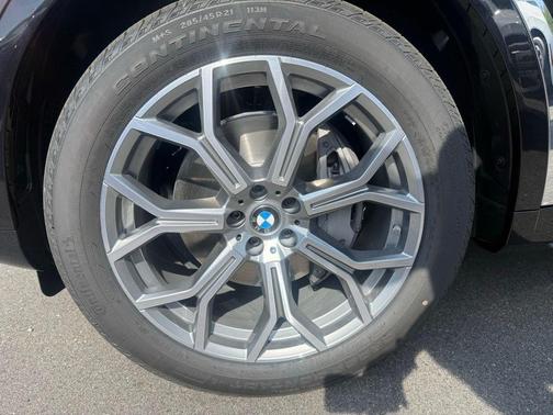 Black Sapphire Metallic 2027 BMW X7 xDrive40i