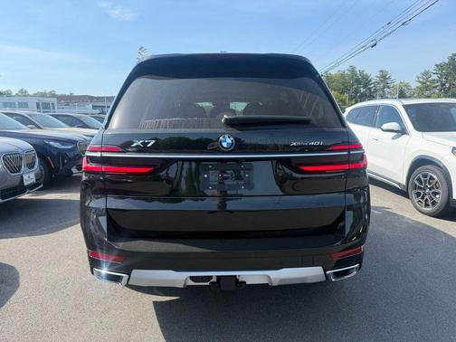 Black Sapphire Metallic 2027 BMW X7 xDrive40i