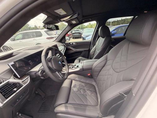 Mineral White Metallic 2026 BMW X5 xDrive40i