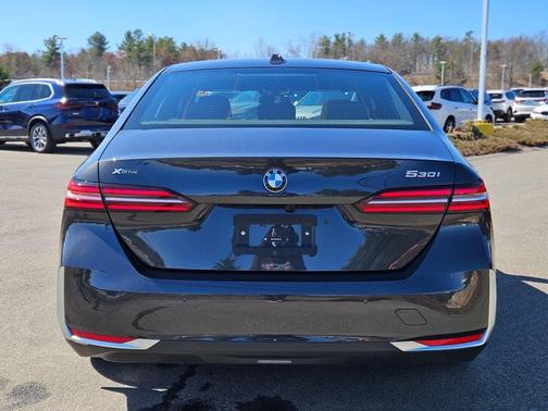 Dark Graphite Metallic 2025 BMW 530 i xDrive