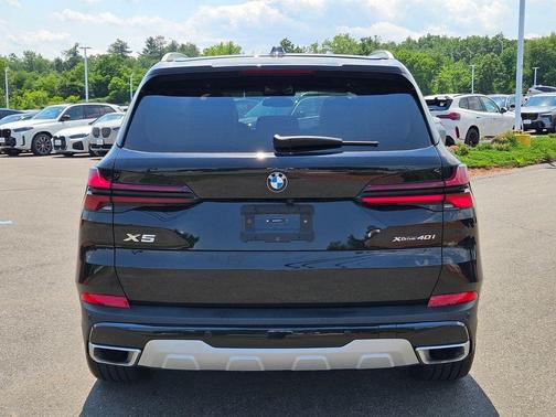 Black Sapphire Metallic 2024 BMW X5 xDrive40i
