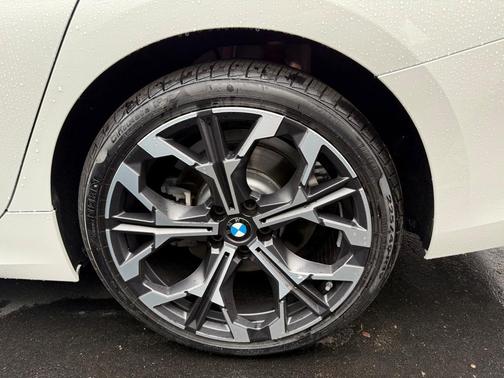2025 BMW 330 i xDrive