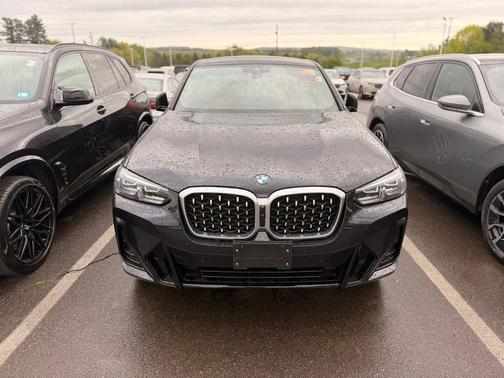 Carbon Black Metallic 2025 BMW X4 xDrive30i