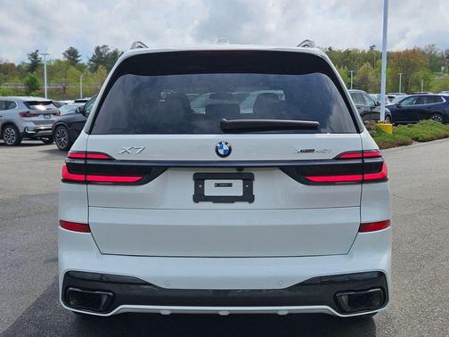 Alpine White 2026 BMW X7 xDrive40i