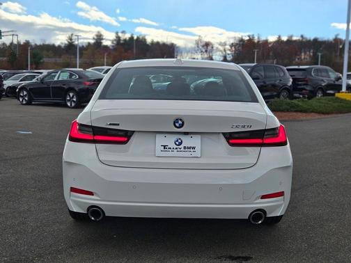 2023 BMW 330 i xDrive