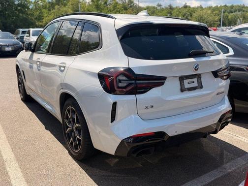 Mineral White Metallic 2023 BMW X3 M40i
