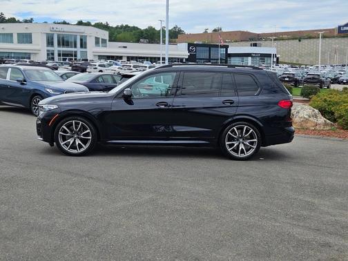 2022 BMW X7 M50i