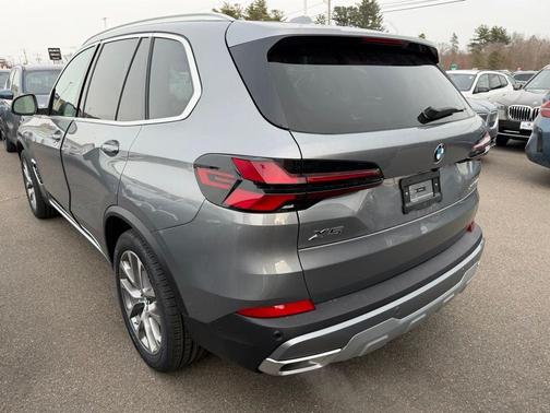 Gray Metallic 2026 BMW X5 xDrive40i