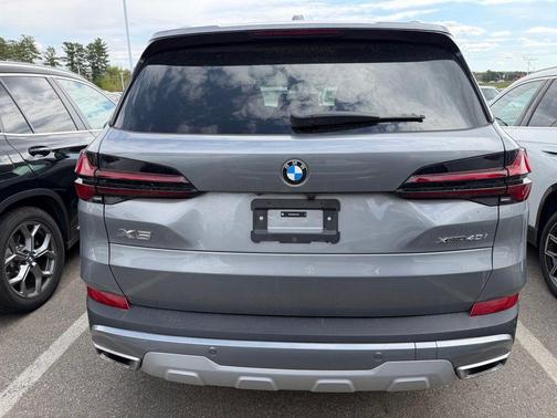 Gray Metallic 2025 BMW X5 xDrive40i