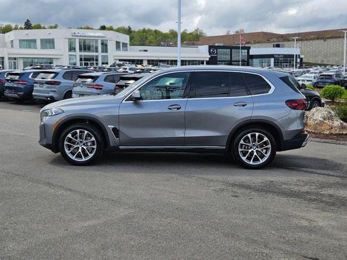 Gray Metallic 2025 BMW X5 xDrive40i