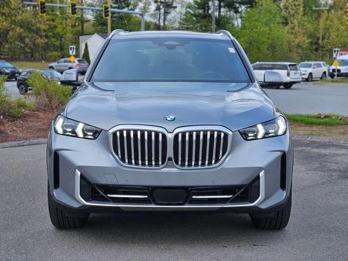 Gray Metallic 2025 BMW X5 xDrive40i