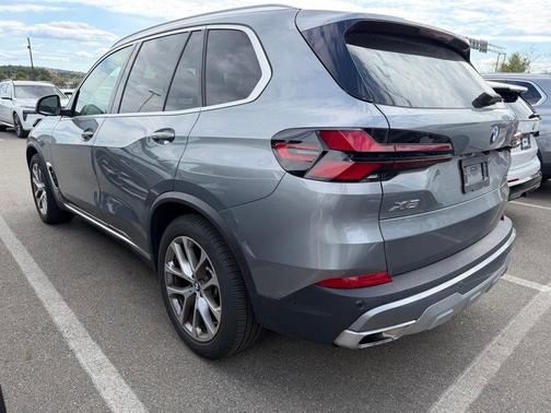 Gray Metallic 2025 BMW X5 xDrive40i