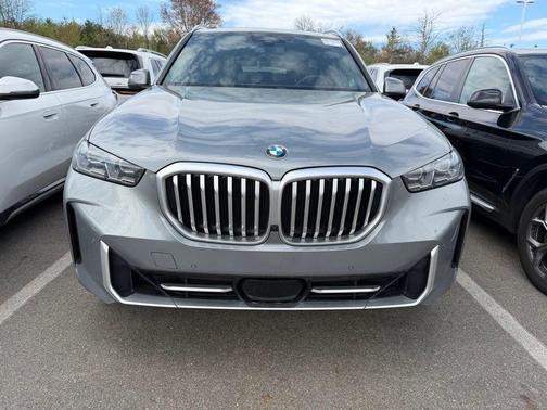 Gray Metallic 2025 BMW X5 xDrive40i
