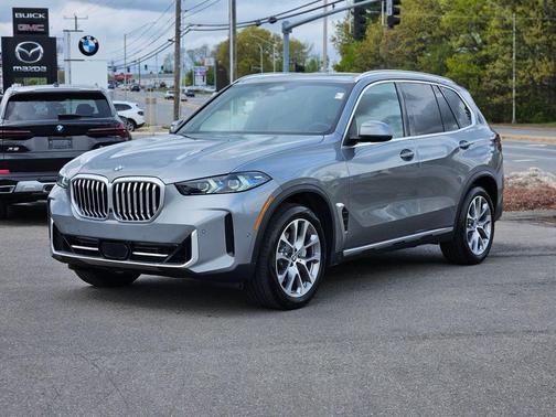 Gray Metallic 2025 BMW X5 xDrive40i