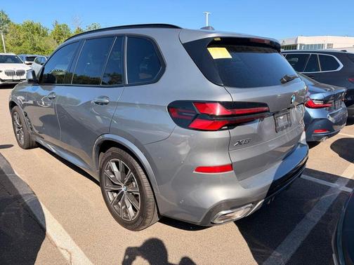 Skyscraper Gray Metallic 2024 BMW X5 xDrive40i