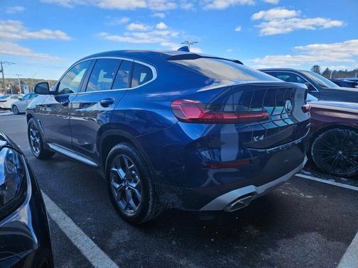 2025 BMW X4 xDrive30i