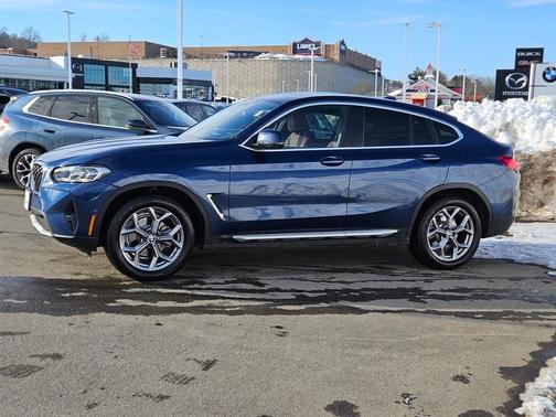 2025 BMW X4 xDrive30i