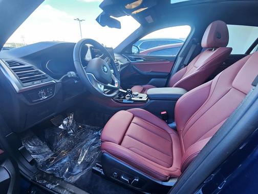 2025 BMW X4 xDrive30i