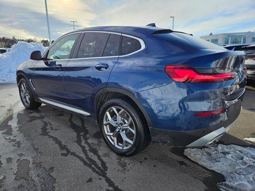 2025 BMW X4 xDrive30i