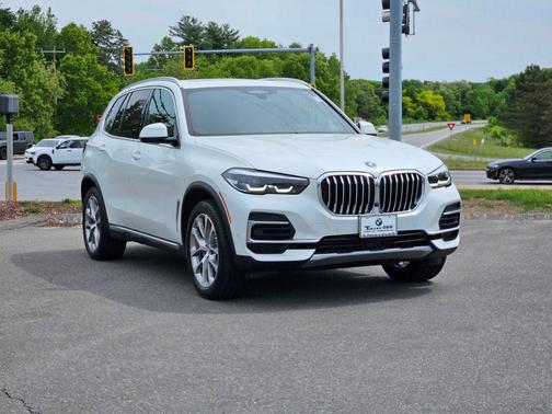 Mineral White Metallic 2023 BMW X5 xDrive40i