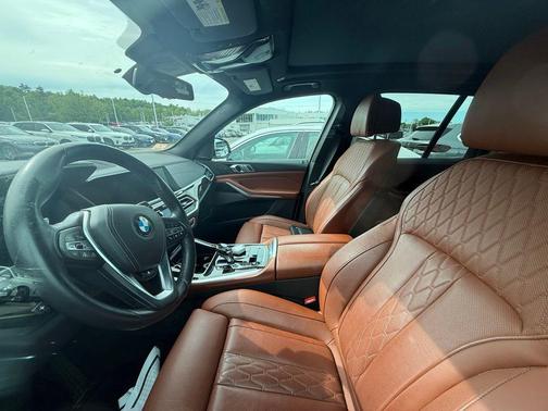 Mineral White Metallic 2023 BMW X5 xDrive40i
